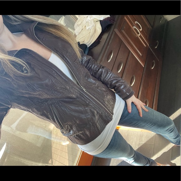 Guess and Moto Bootlegger faux leather jackets XS 3 free scarves included! - Picture 4 of 15